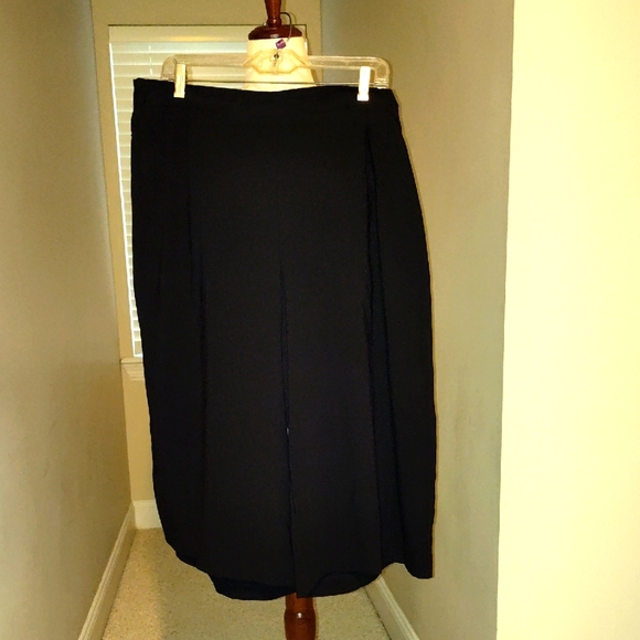 Elegant Black Women's Wide-Legged Crop Pants - Picture 1 of 3